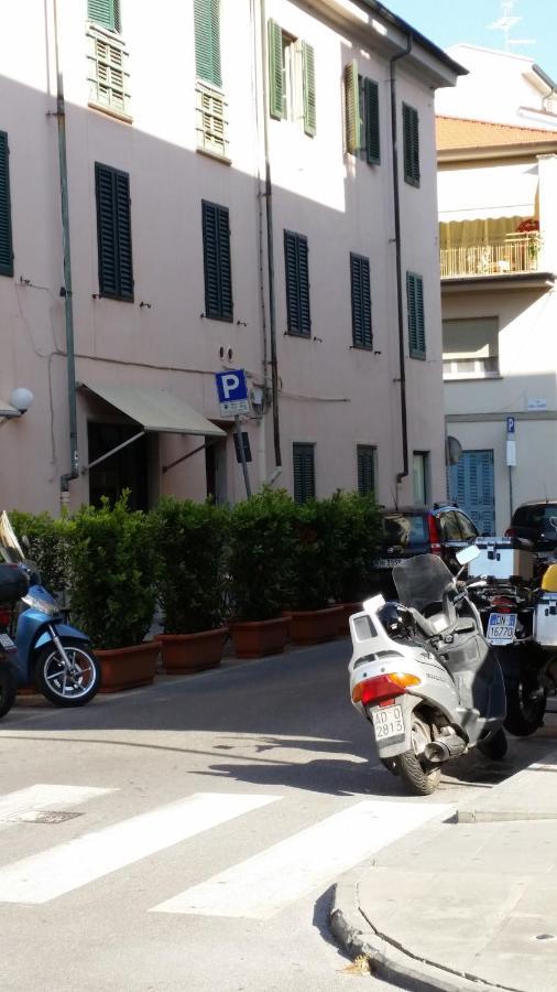 Casa Di Titta Vicino Al Mare Villa Viareggio Exteriör bild